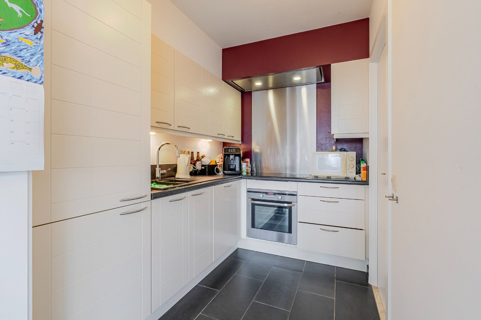 Instapklaar appartement te koop in Oostende met EPC-label B. 93 m², 2 badkamers, terras, streepje zeezicht en onderhoudsvriendelijke vinyl-laminaatvloer. foto 11