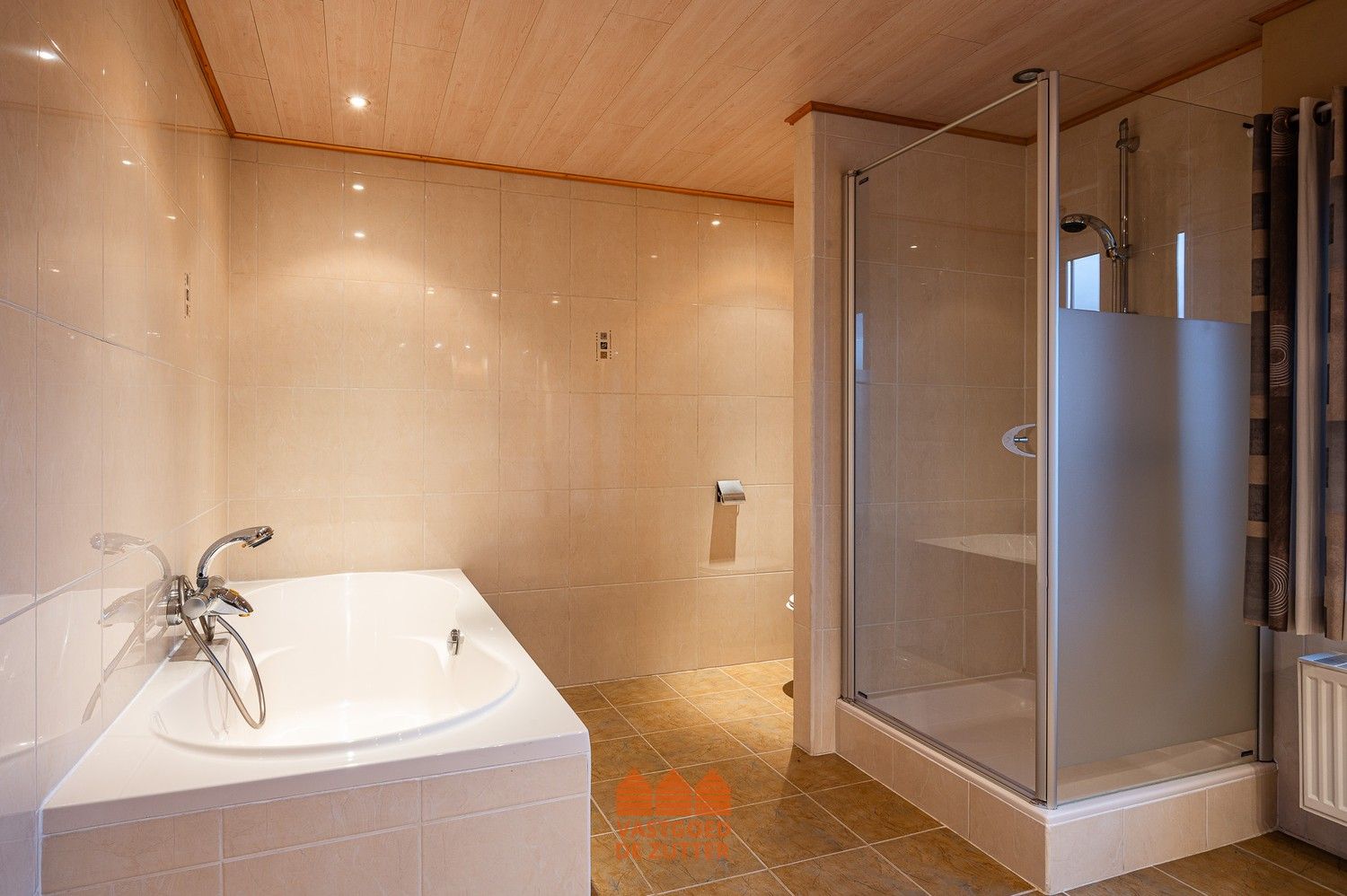 Ruime woning met garage en verhuurde studio foto 16