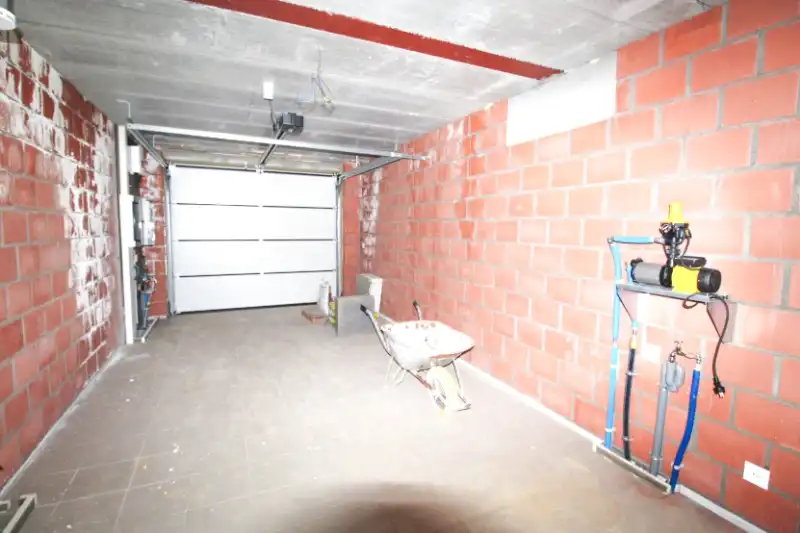 Ruime halfopen nieuwbouwwoning te Roeselare foto 5