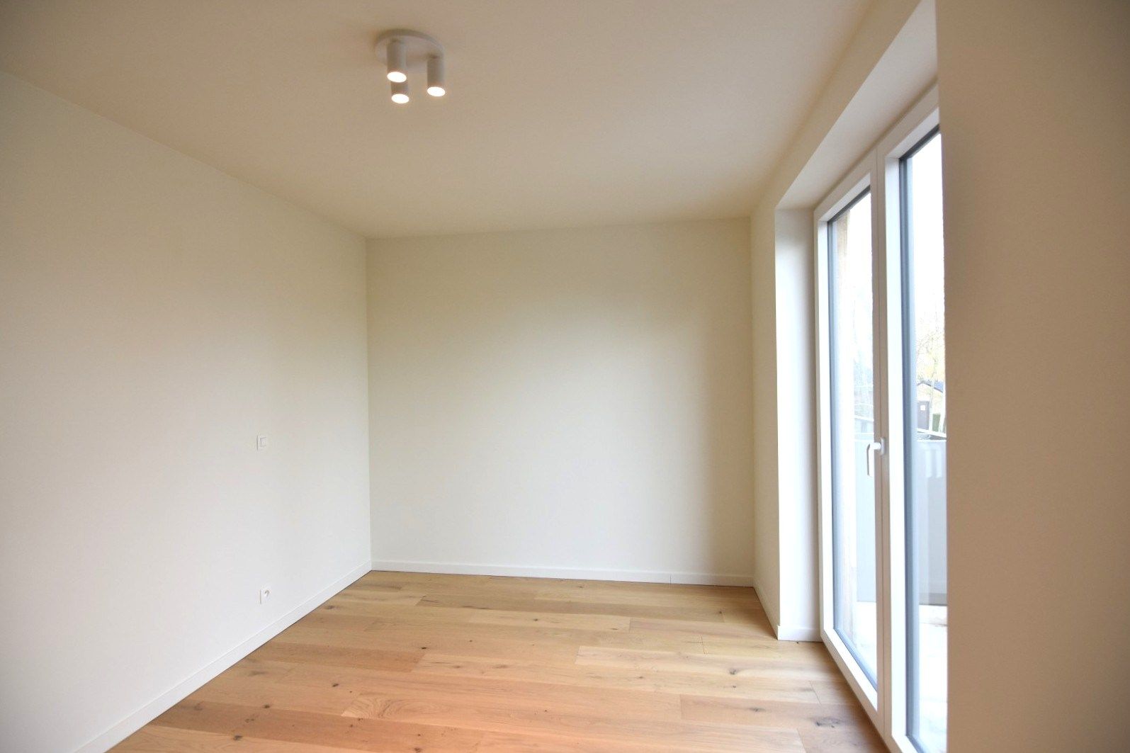 Gloednieuw 2-slpk appartement in moderne woonresidentie met vijverzicht foto 21