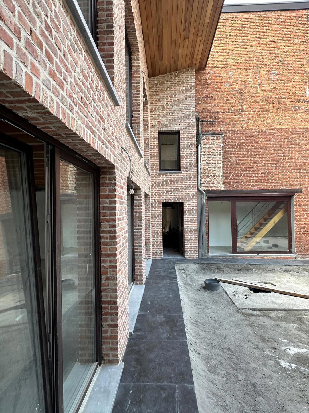 TE HUUR Nieuwbouw en gerenoveerde kantoorruimte te Berchem. foto 6