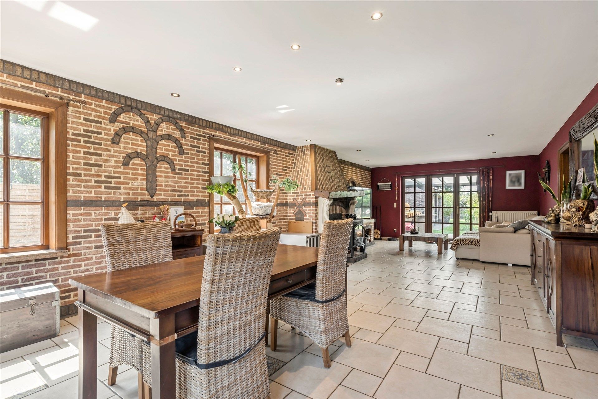 Ruim opgezette, landelijke woning met aangename tuin, 6 slaapkamers en een ingerichte woonstudio op de 2e verdieping foto 6