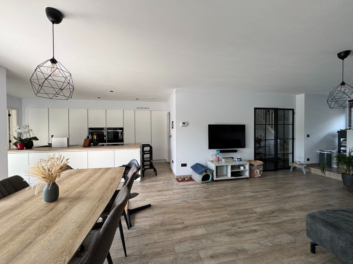 Prachtige energieneutrale woning met 4 slpks en aangelegde tuin foto 4