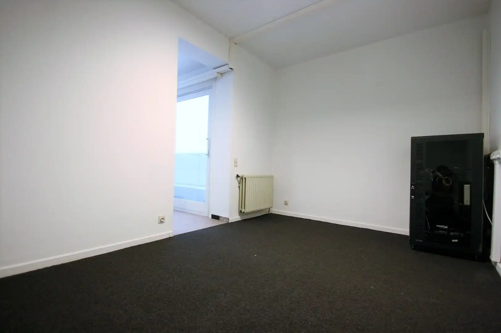  Centraal gelegen handelspand te huur op de Lippenslaan 218 foto 4