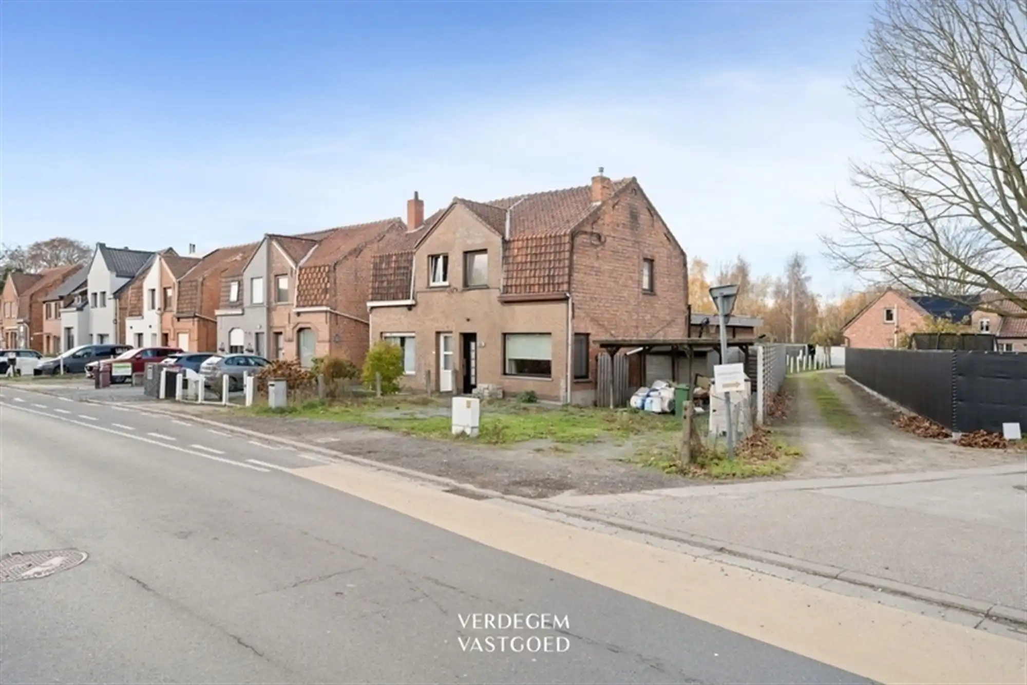 Halfopen woning met 2 slaapkamers, tuin en oprit naar achterliggende garage foto 19
