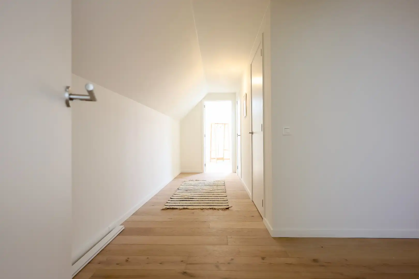 Lichtrijk dakappartement - 2 slaapkamers - ondergrondse parking foto 11