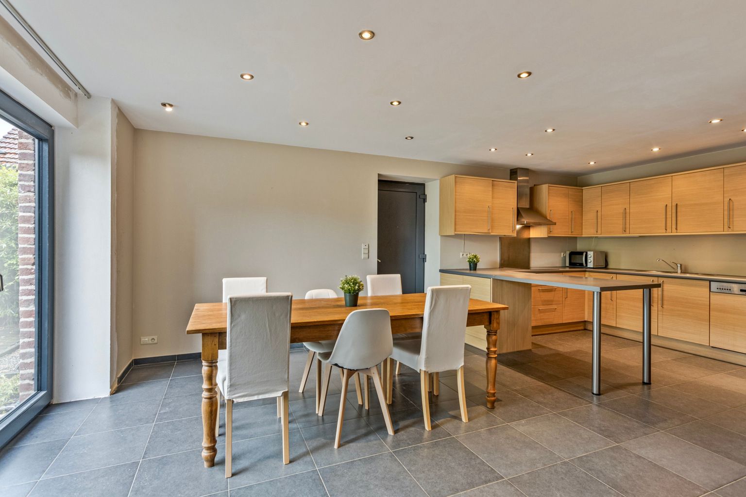 GERENOVEERDE WONING MET TUIN IN BOUTERSEM foto 4