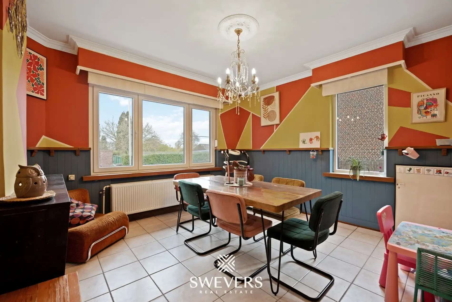 Open bebouwing met 3 slaapkamers en garage in rustige straat foto 7