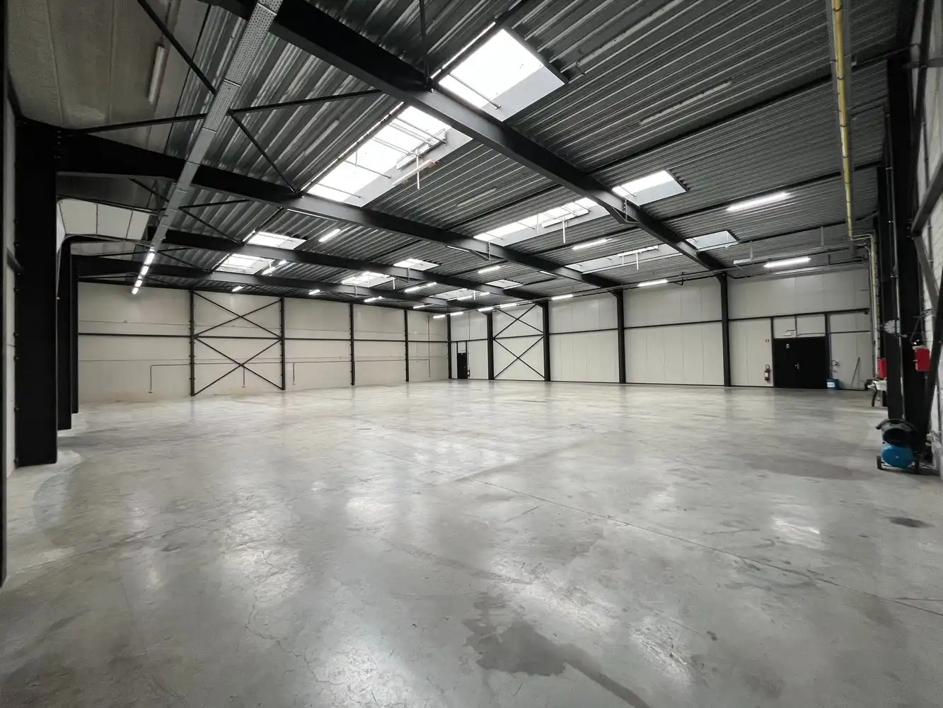 217m² kantoren + 696m² bedrijfshal foto 19