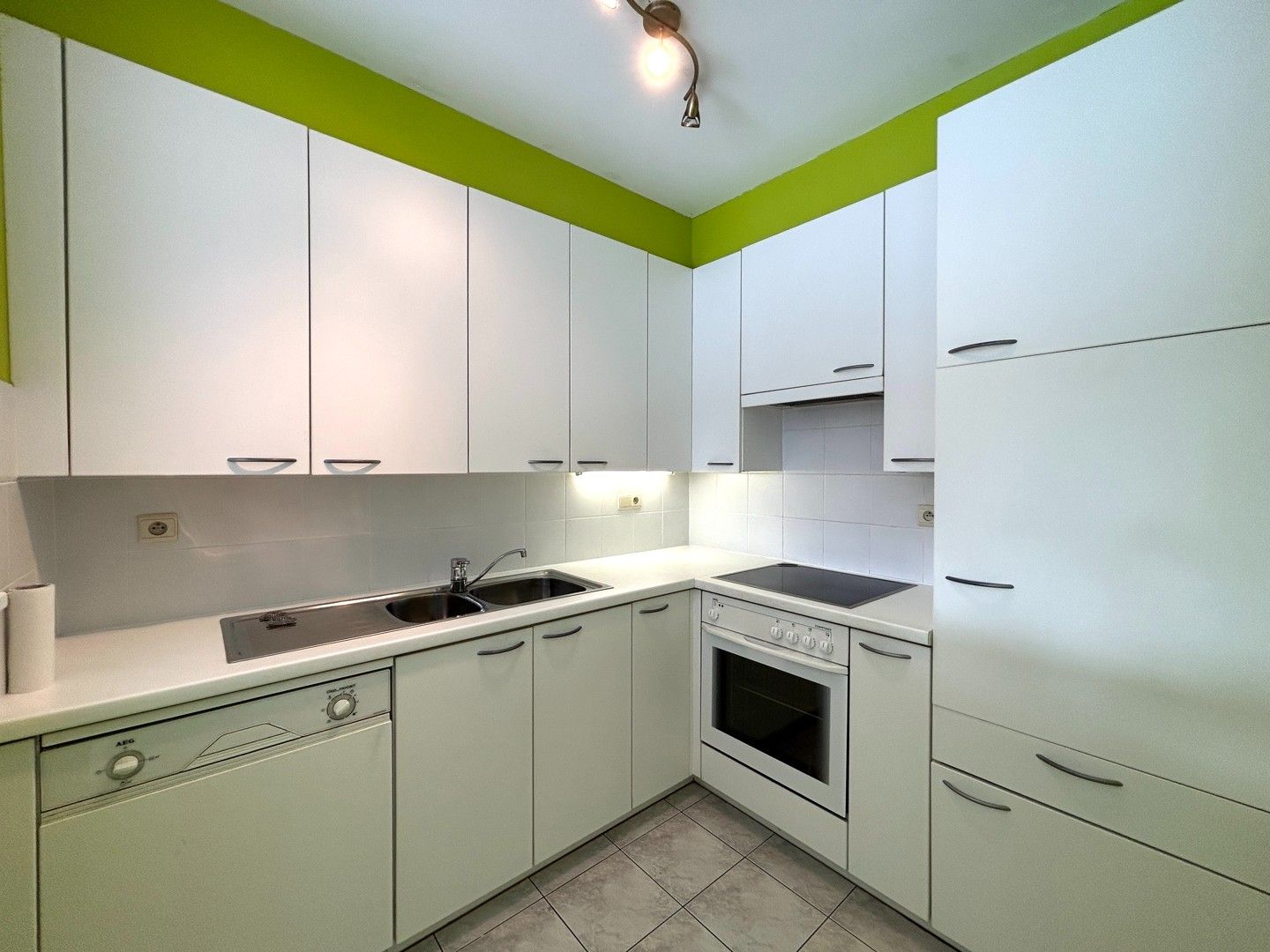 Instapklaar één-slaapkamer appartement te Roeselare! foto 6