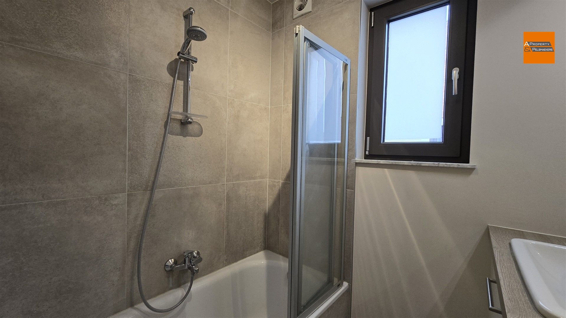 Volledig gerenoveerd appartement met 2 slpk. Leuven centrum.  foto 10