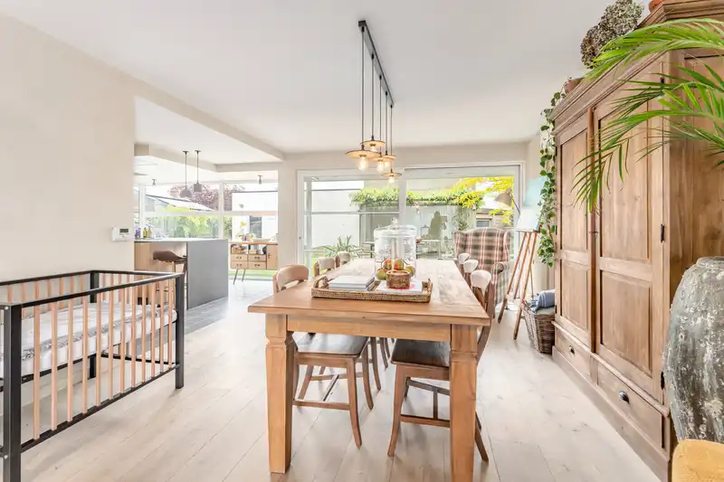 Roeselare-Gits. Opportuniteit aan de Bruggesteenweg gelegen. RUIME LUXE VILLA MET MAGAZIJN & KANTOOR, 4 slaapkamers, uiterst commercieel en zichtbaar. Recent vernieuwd ! foto 8