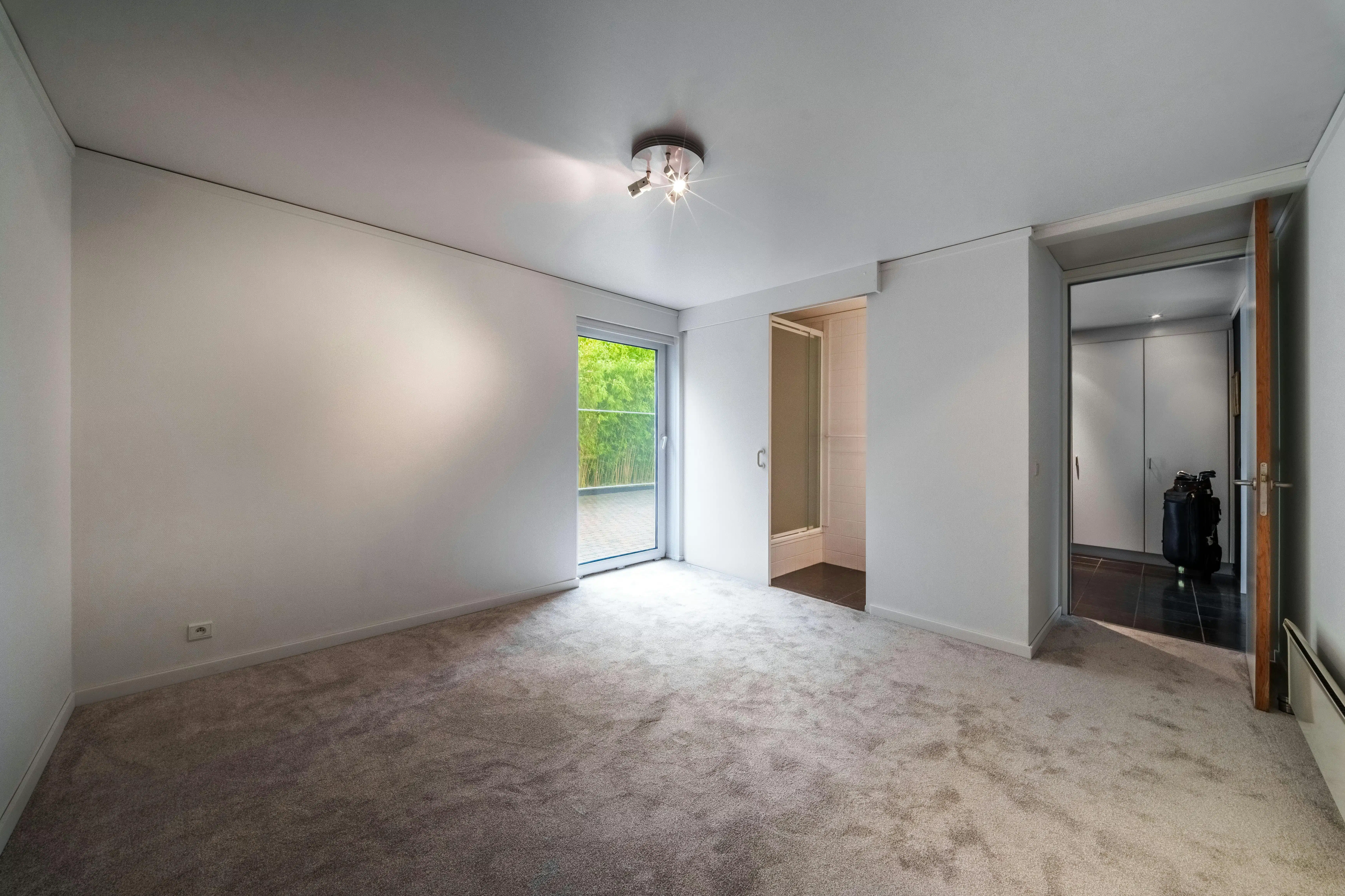 Villa met zwembad te koop in villawijk 't Motje in Roeselare foto 15