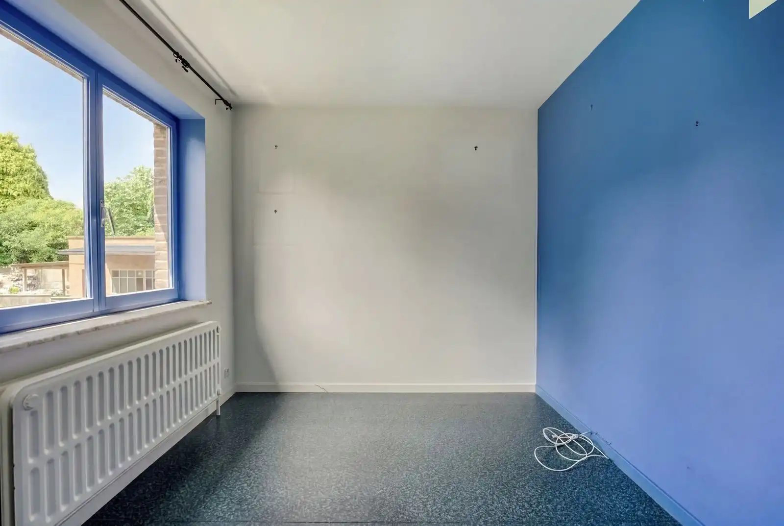 Ruime 3-gevelwoning met 4 à 5 slaapkamers, grote garage en dubbele straattoegang foto 10