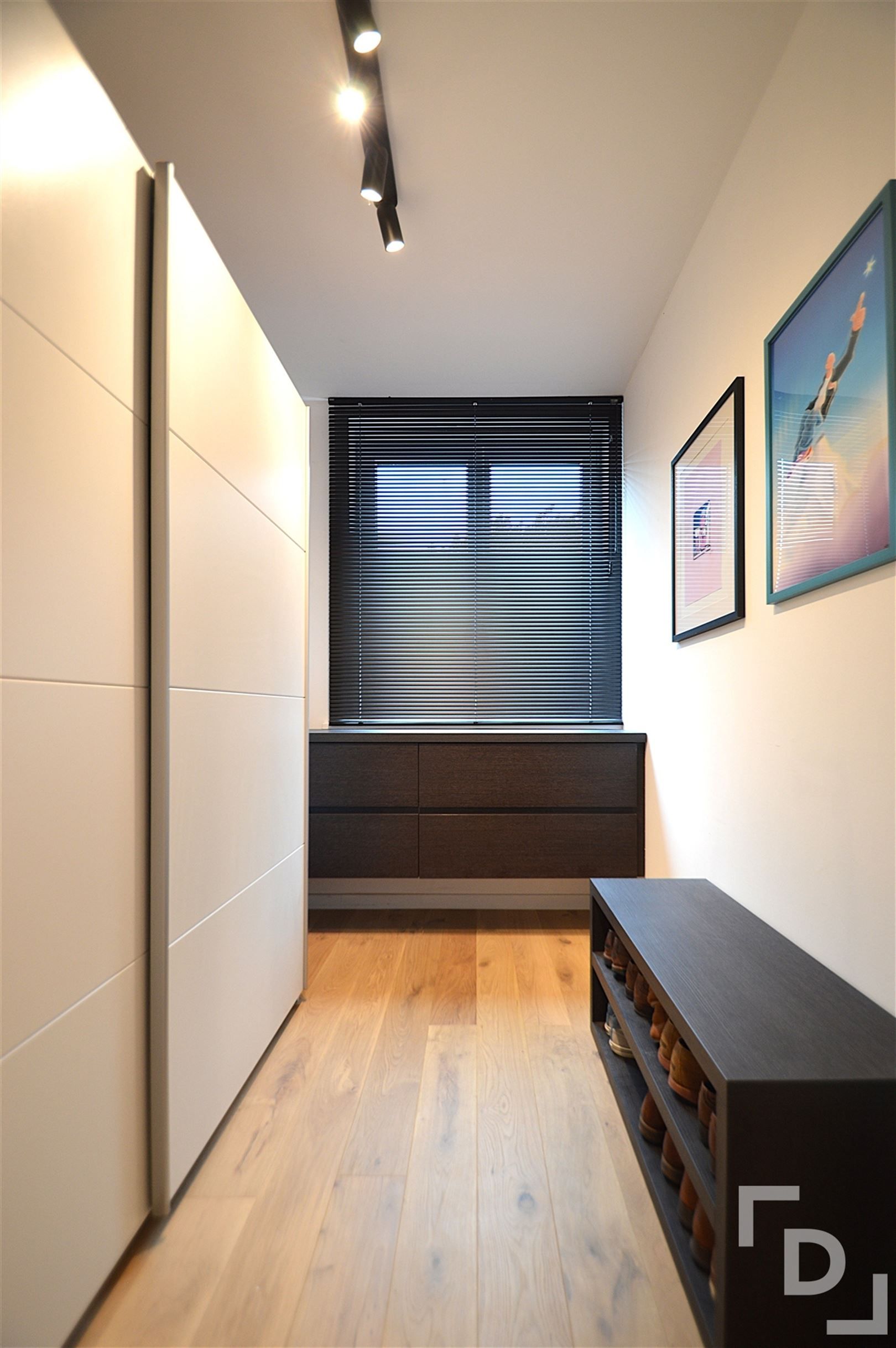 Prachtig gerenoveerd appartement met garage te huur op centrale locatie te Ieper foto 15