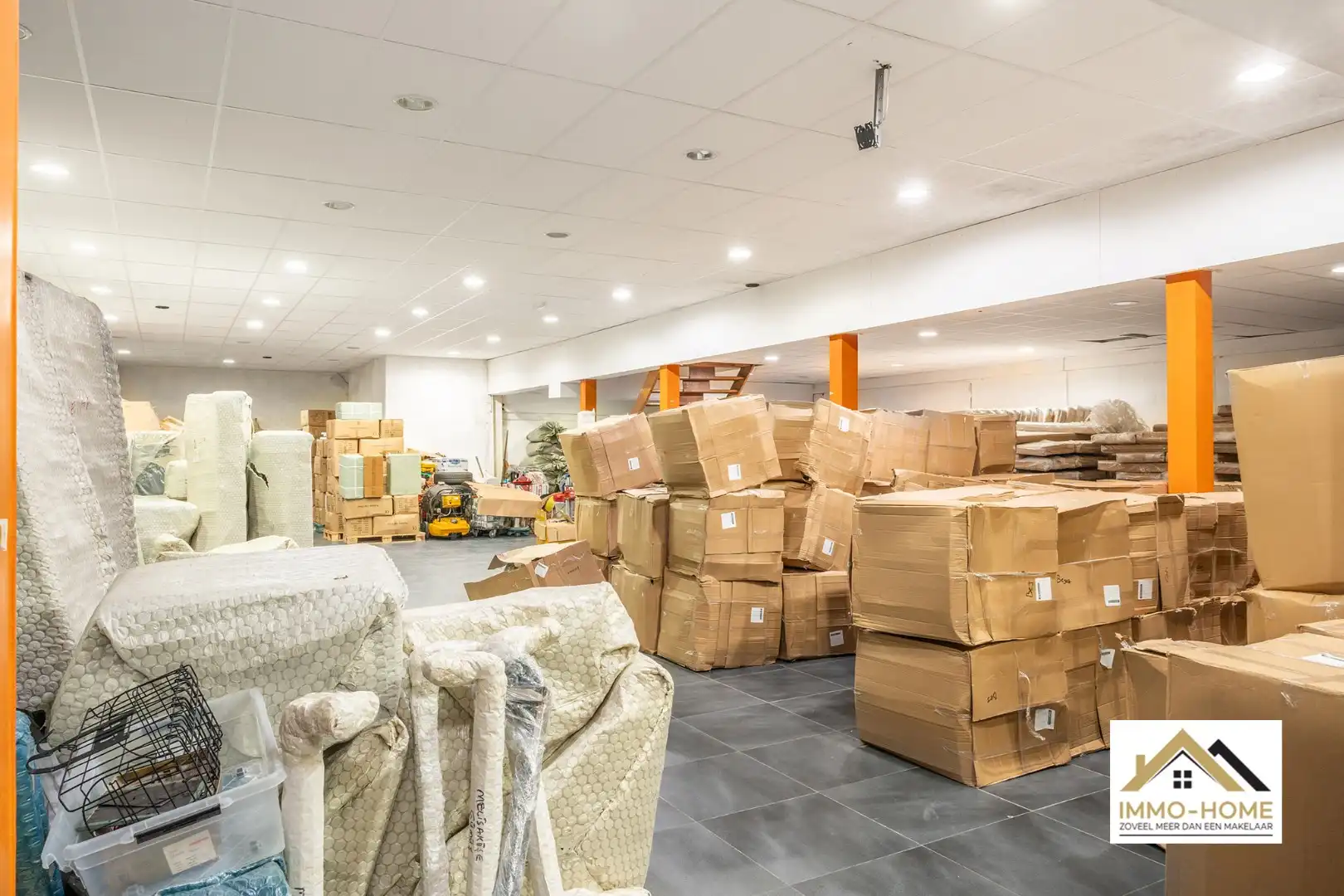 Ruim handelspand (497m2) voor verschillende doeleinden op toplocatie!  foto 2