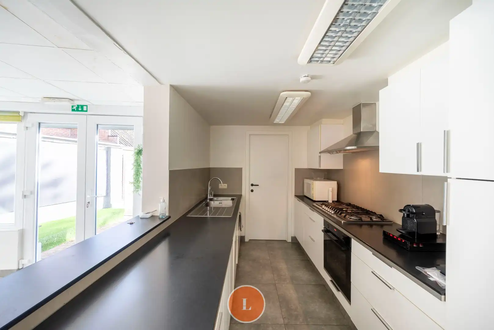 Te koop ruime halfopen woning met 4 slaapkamers en uitweg te Sint-Eloois-Winkel. foto 9