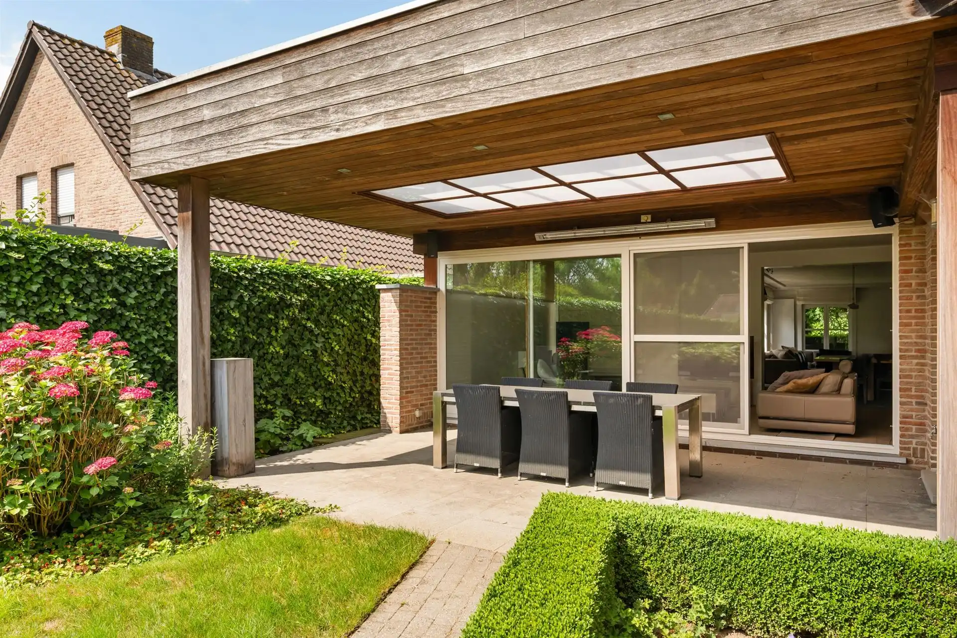 Charmante woning met prachtige tuin in Wielsbeke foto 6