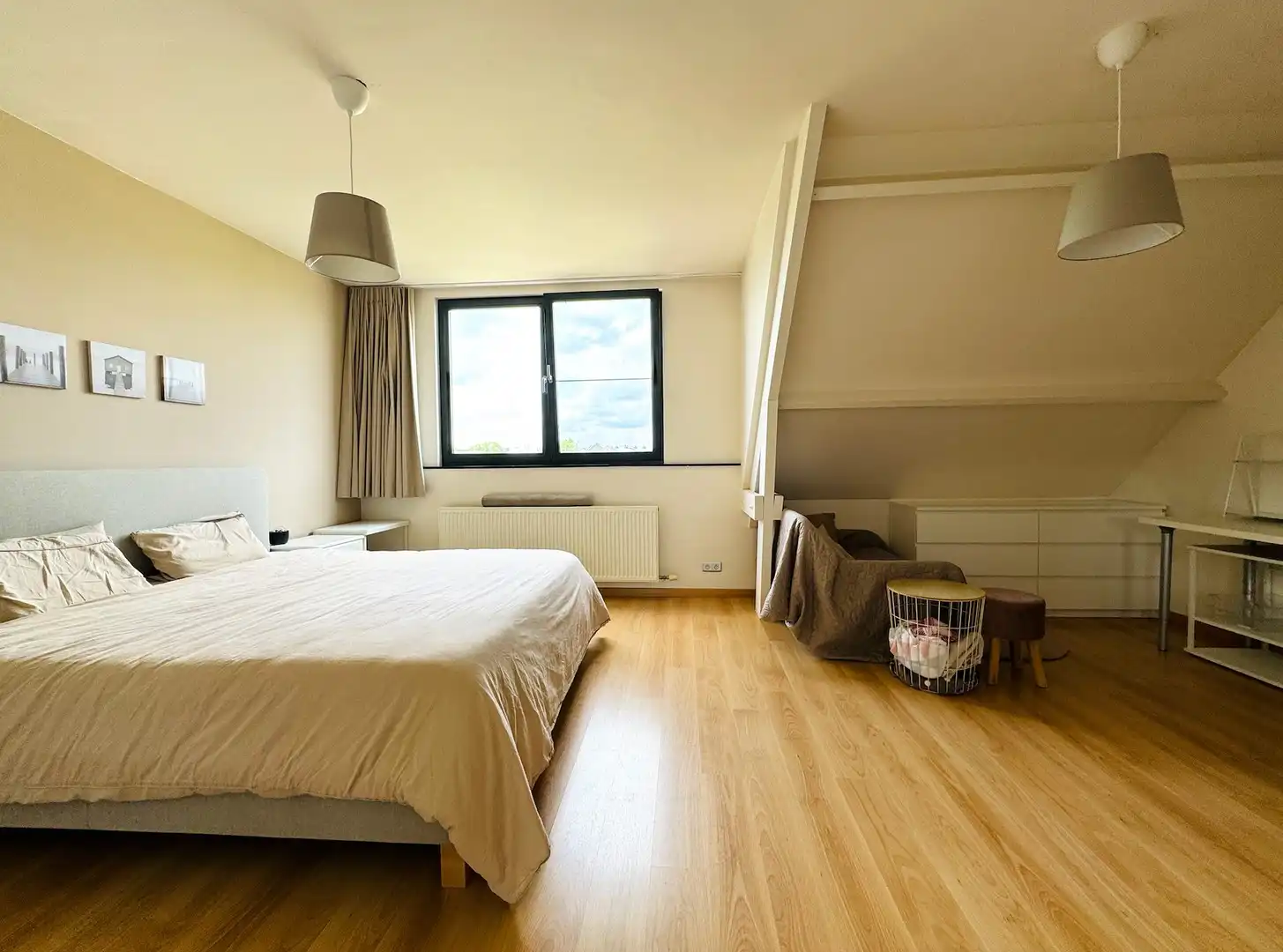 Ruim duplex appartement met terras en plaats voor 2 wagens. foto 12