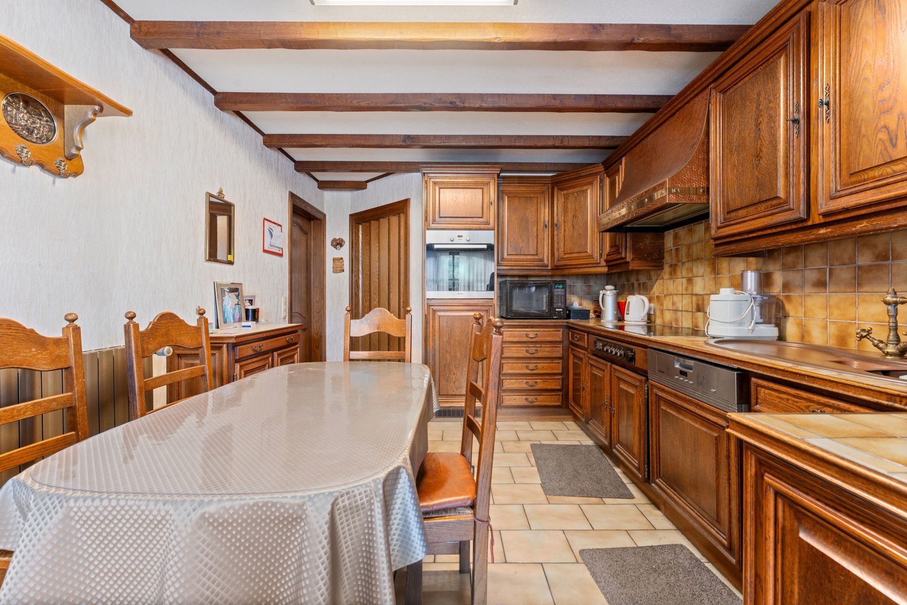 Idyllisch gelegen villa op 3598 m² met garage voor 6 wagens foto 11