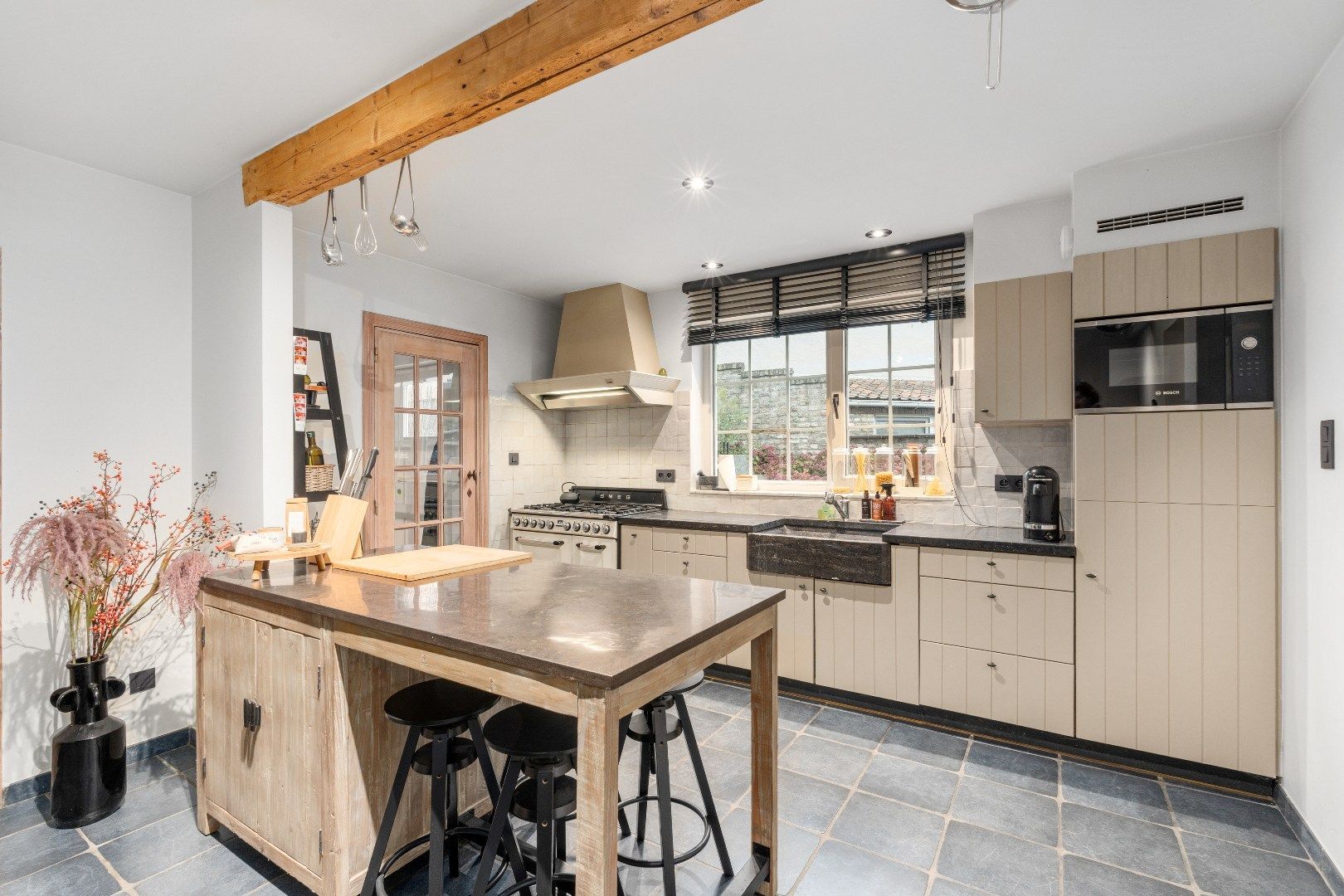 Uiterst charmante halfopen bebouwing met weidse zichten op een perceel van 2012m²  foto 16