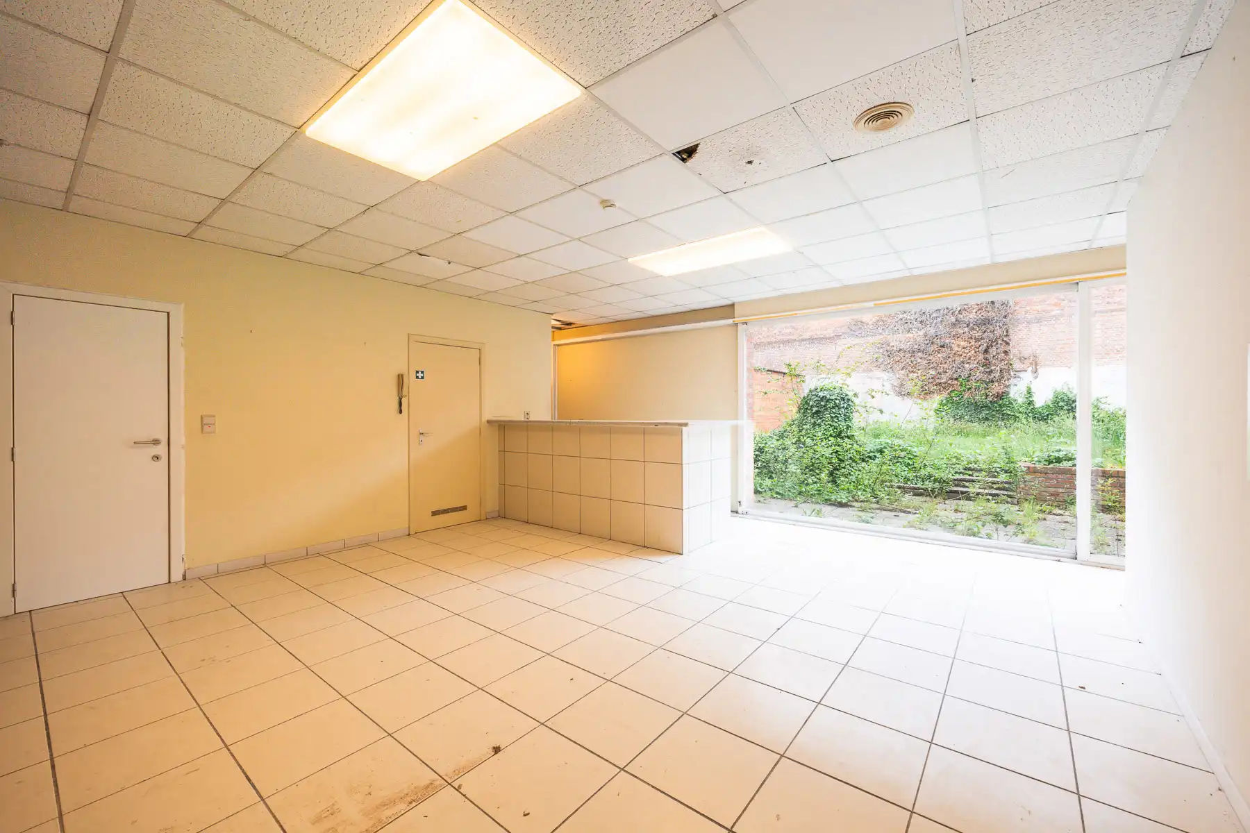 Polyvalente ruimte met centrale ligging vol potentieel foto 3