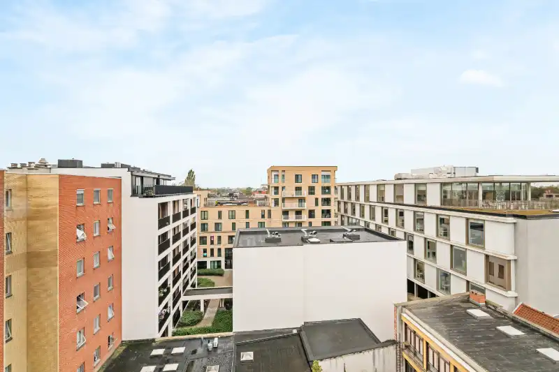 Roeselare-stadskern. PENTHOUSE op 6de verdieping aan het Coninckplein gelegen, met 2 slaapkamers, ochtendterras en avondterras. Een pareltje met unieke ligging ! foto 23