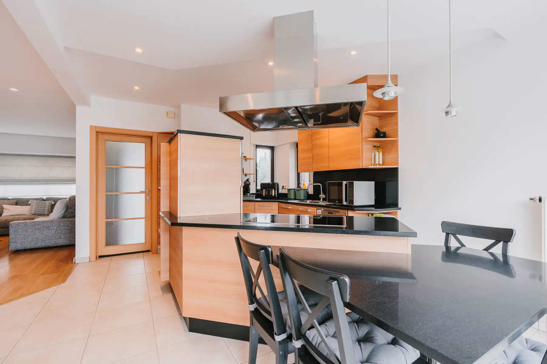 Ruime gezinswoning met 4 slaapkamers en bureau op toplocatie foto 9