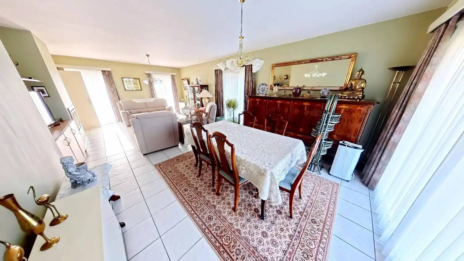 Ruime woning op toplocatie met grote tuin en inpandige garage! foto 6