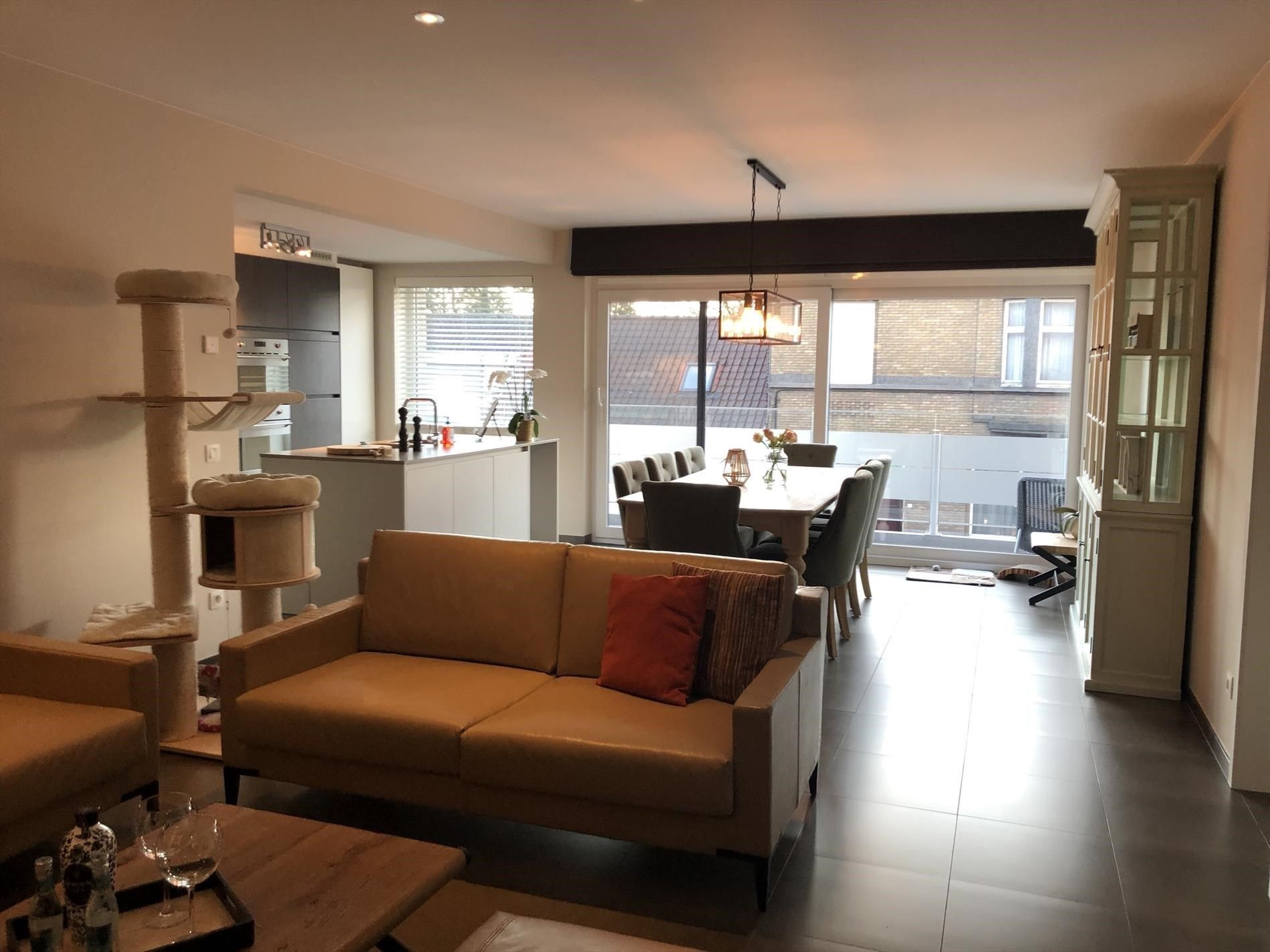 Zeer mooi ingericht appartement met 2 slaapkamers, terras en garagebox. foto 3