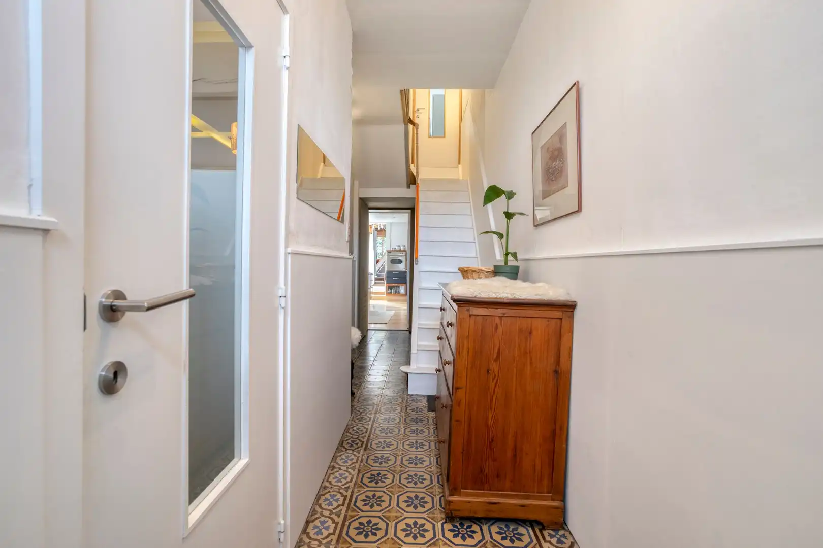 Bijzonder charmante en karaktervolle gerenoveerde woning met 4 slaapkamers, diepe tuin en handelsmogelijkheid foto 7