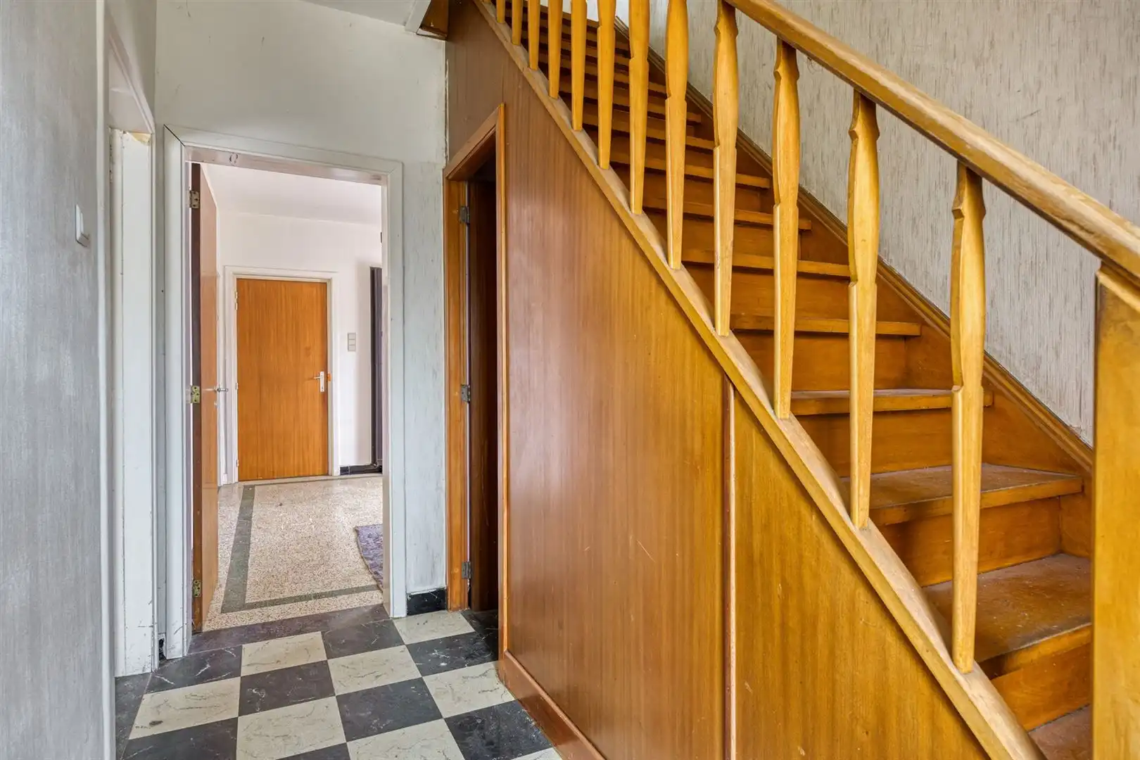 TE KOOP: Te renoveren woning met ruim perceel en projectmogelijkheden in Lummen! foto 4
