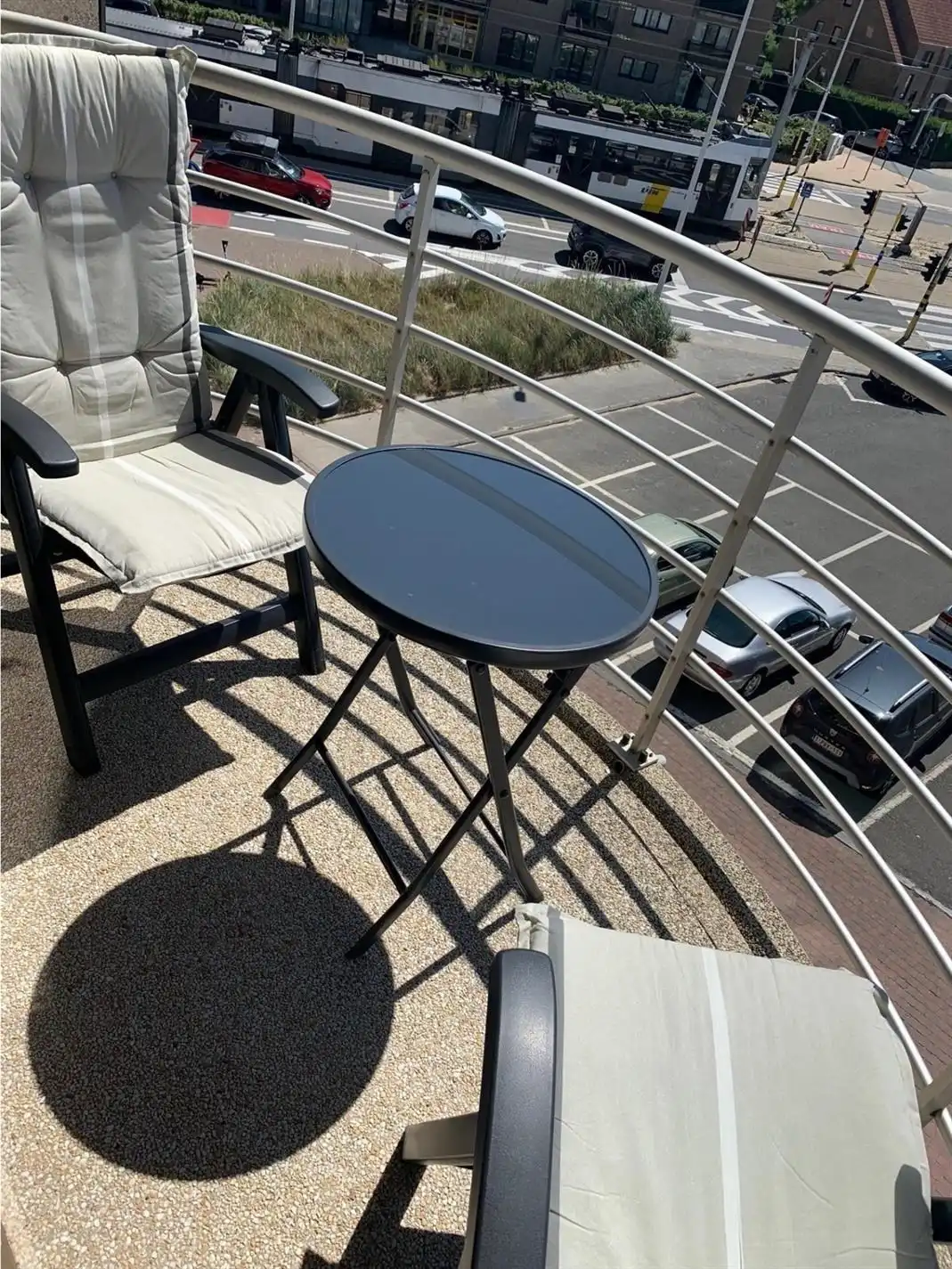 Gemeubeld appartement met twee slaapkamers - lateraal zeezicht op zonnig terras foto 12