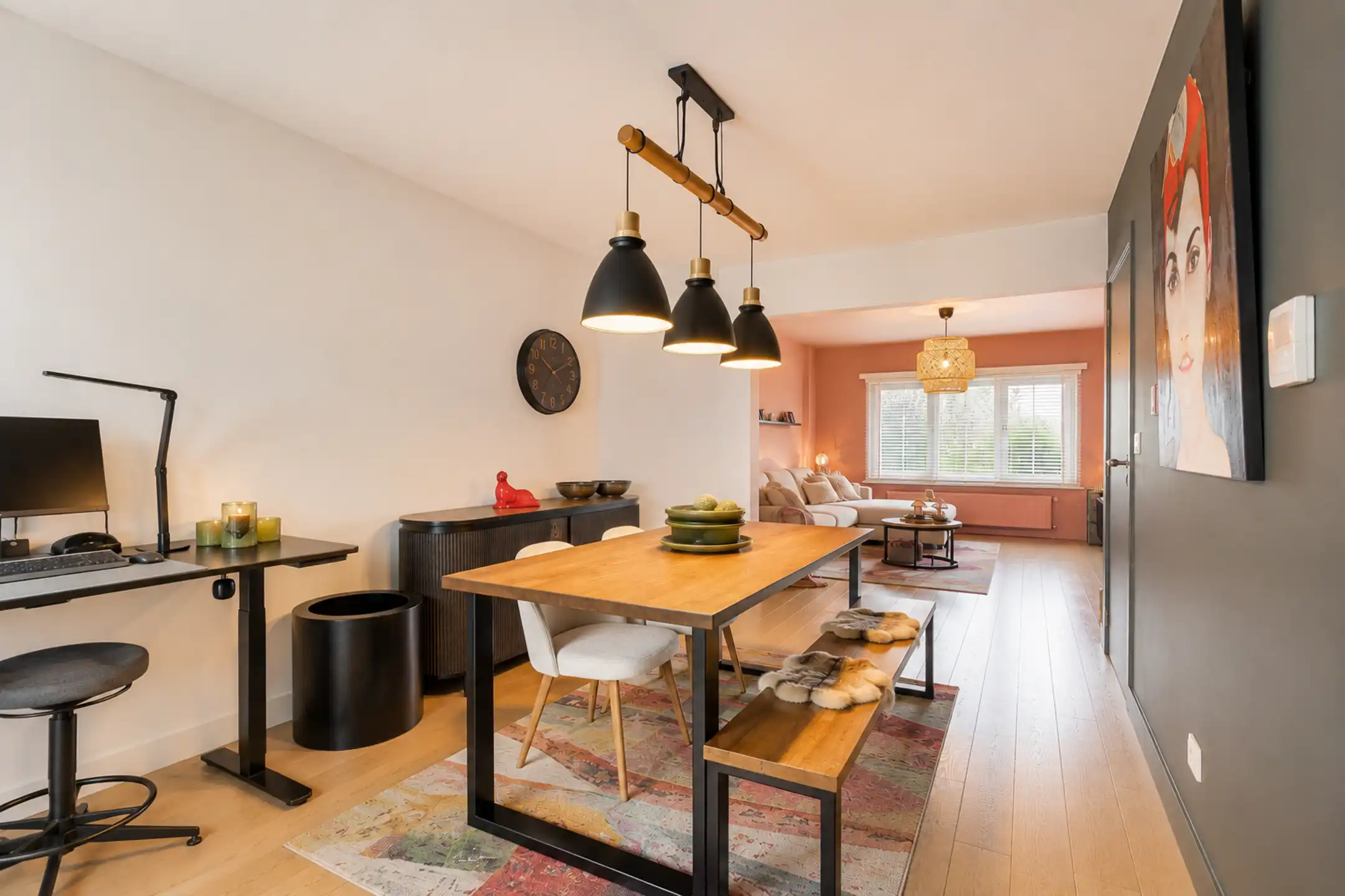 Instapklaar triplex appartement op toplocatie in Sint-Niklaas foto {{pictureIndex}}