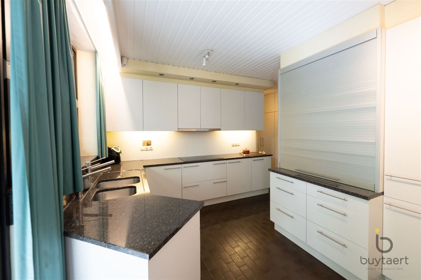 RUIMTE, LICHT ÉN KARAKTER: TE RENOVEREN 70’S VILLA MIDDEN IN HET GROEN! foto 21