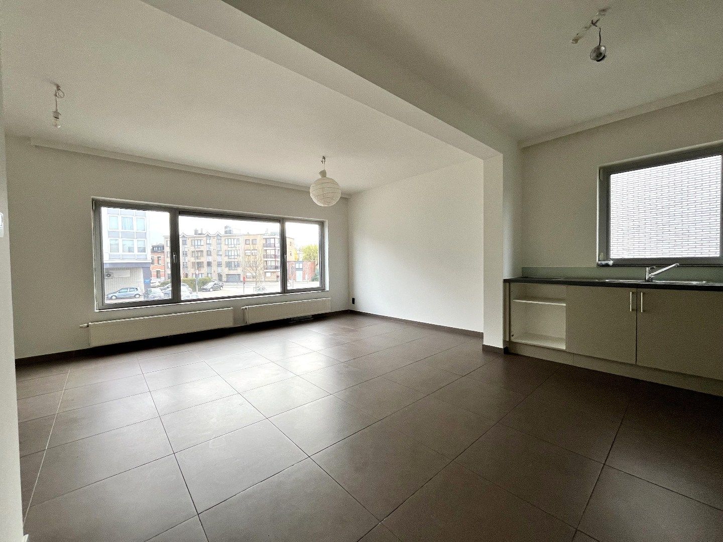 Hedendaags 2 slpk appartement met terras foto 6