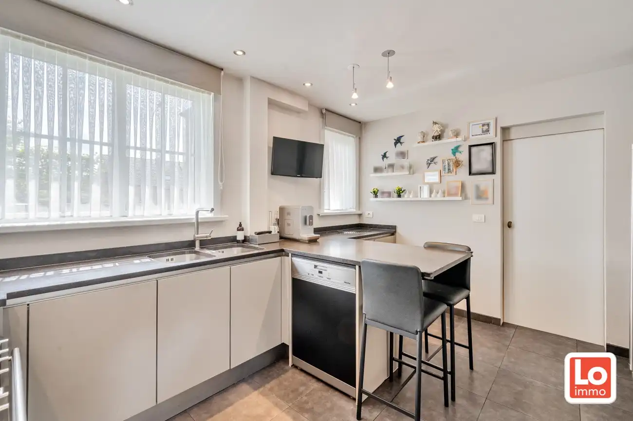 VERKOCHT! Charmante alleenstaande woning met inpandige garage op een zeer goede locatie in Oostakker. foto 14