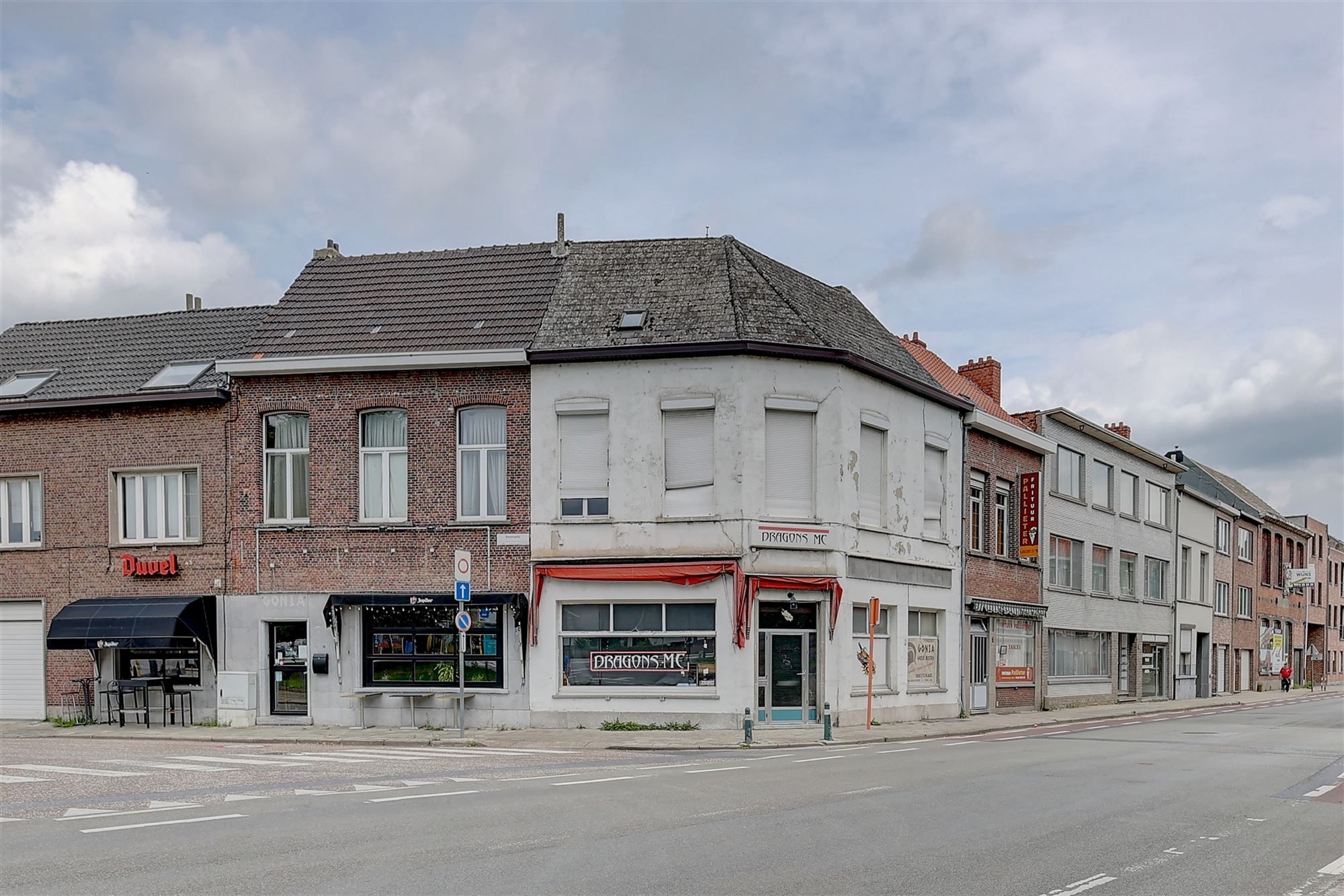 Te renoveren handelshuis op ideale locatie in Lier foto {{pictureIndex}}
