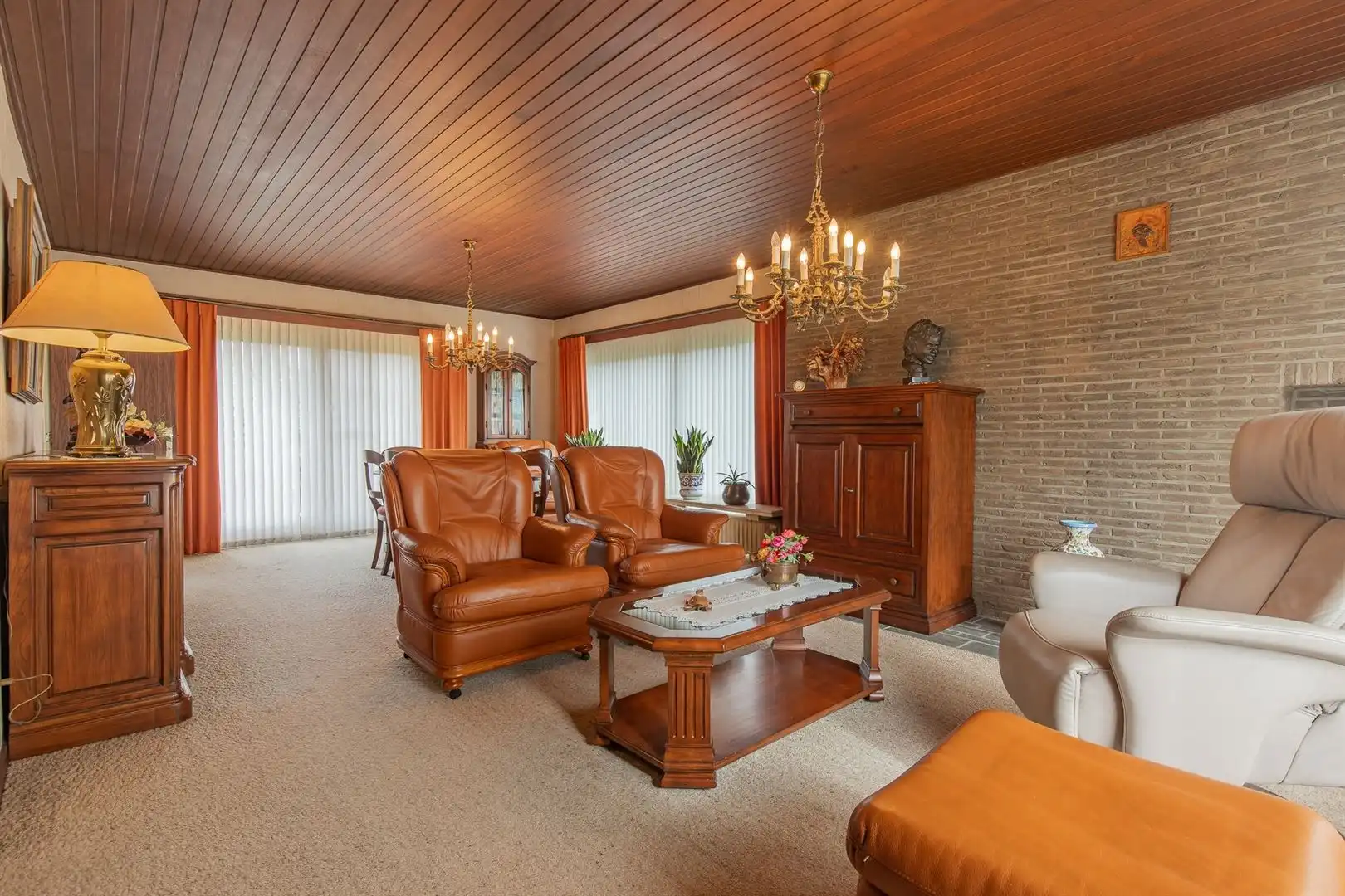 RUIME OPEN BEBOUWING OP EEN PERCEEL VAN 2.810 M² VEEL POTENTIEEL EN PRACHTIGE TUIN foto 4