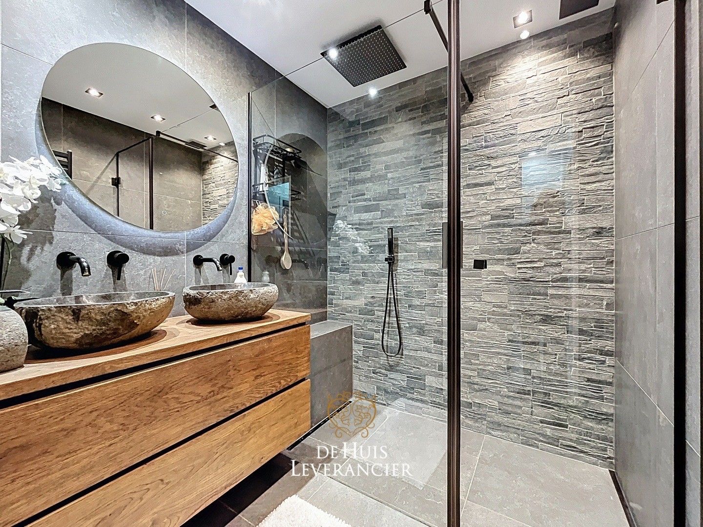 Trendy hi-tech appartement in hartje Edegem te koop foto 13