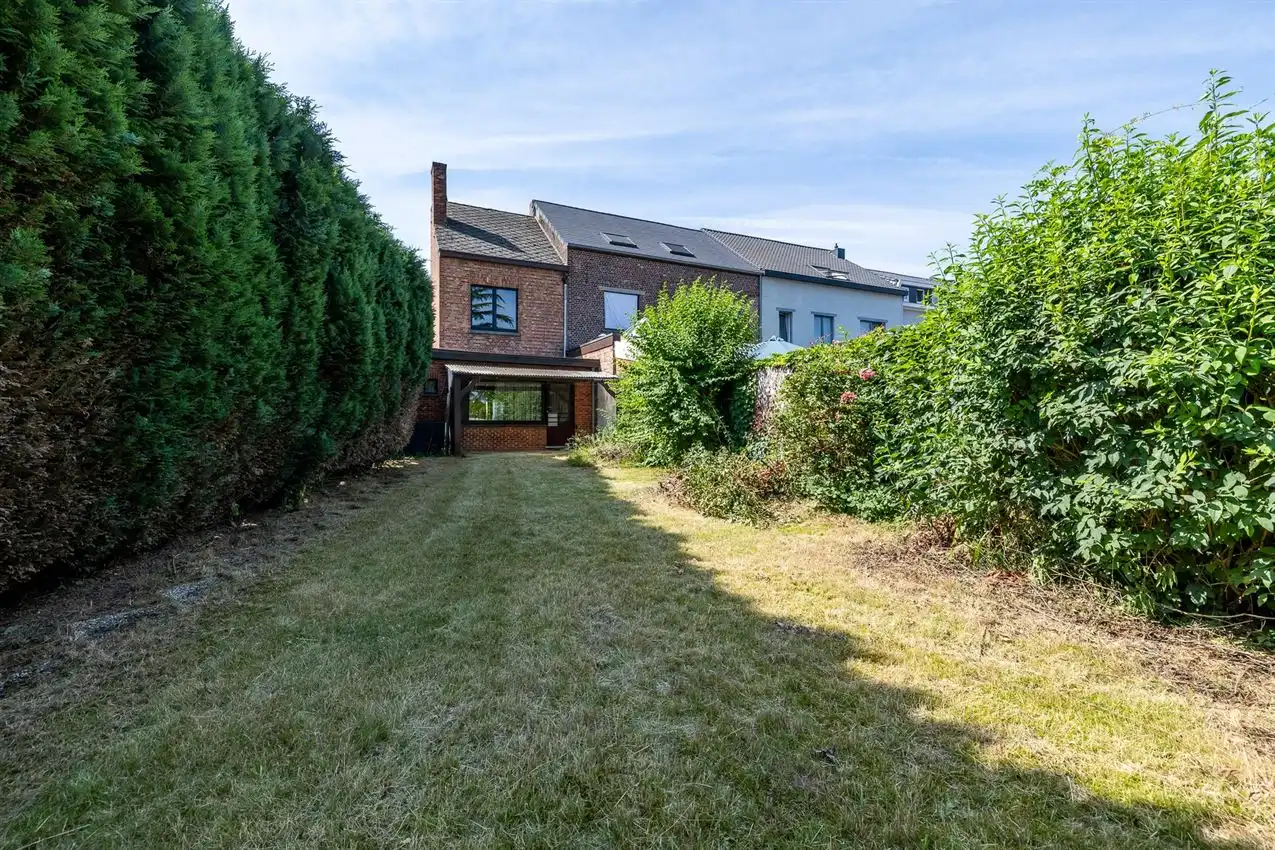 Charmante woning met tuin, 2 slk, garage en uniek zicht op groen landschap foto 3