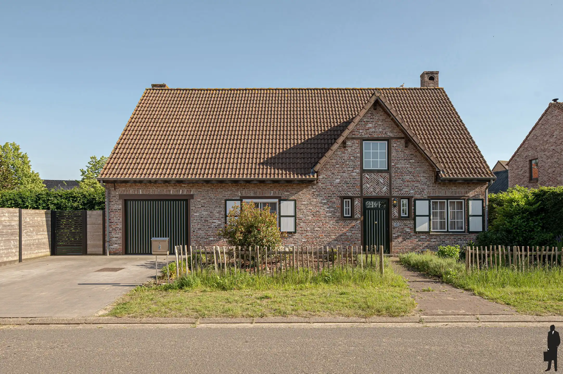Charmante gezinswoning met zonnige tuin, garage en 3 slaapkamers op rustige ligging foto {{pictureIndex}}