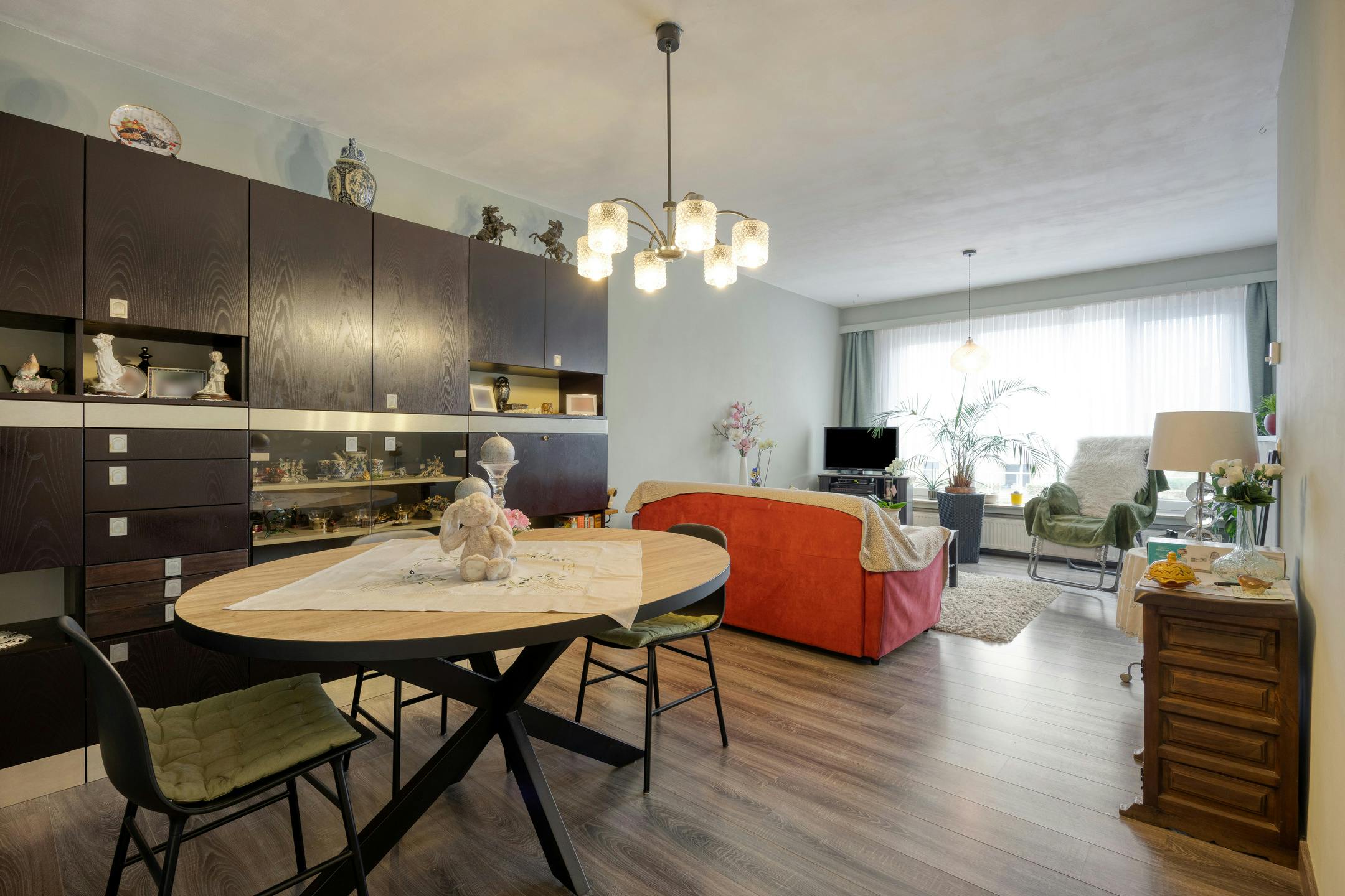 Energiezuinig appartement mét garage te koop in Merksem  foto {{pictureIndex}}