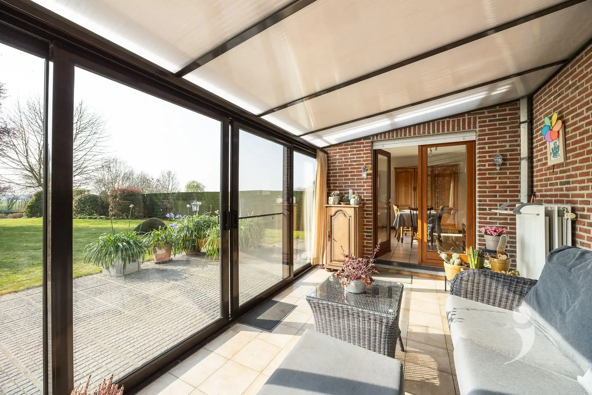 Instapklare en ruime woning met zicht op de velden! foto 12