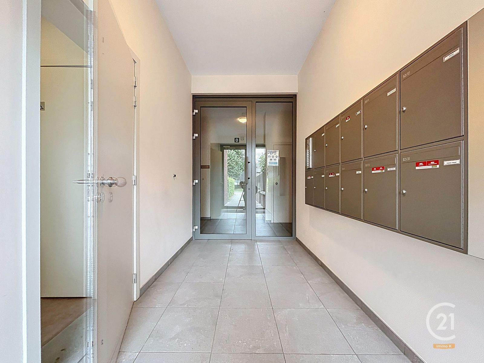 Commercieel gelegen handelsgelijkvloers met 3 privé-parkings foto 21