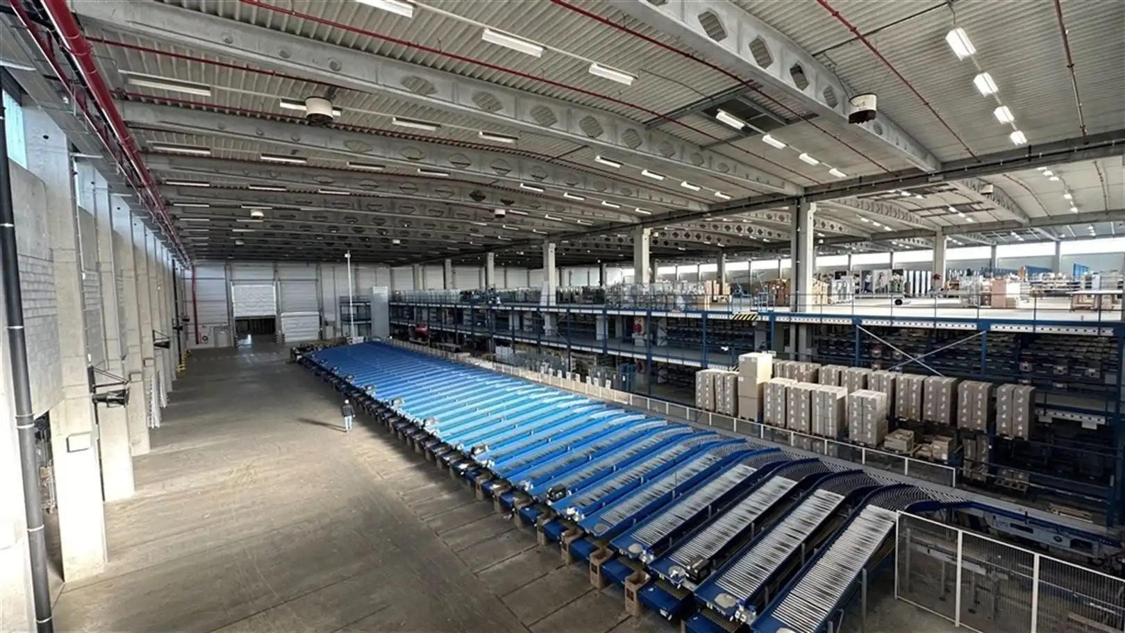 Te Huur Logistiek Magazijnmet kantoren te Beringen foto 9