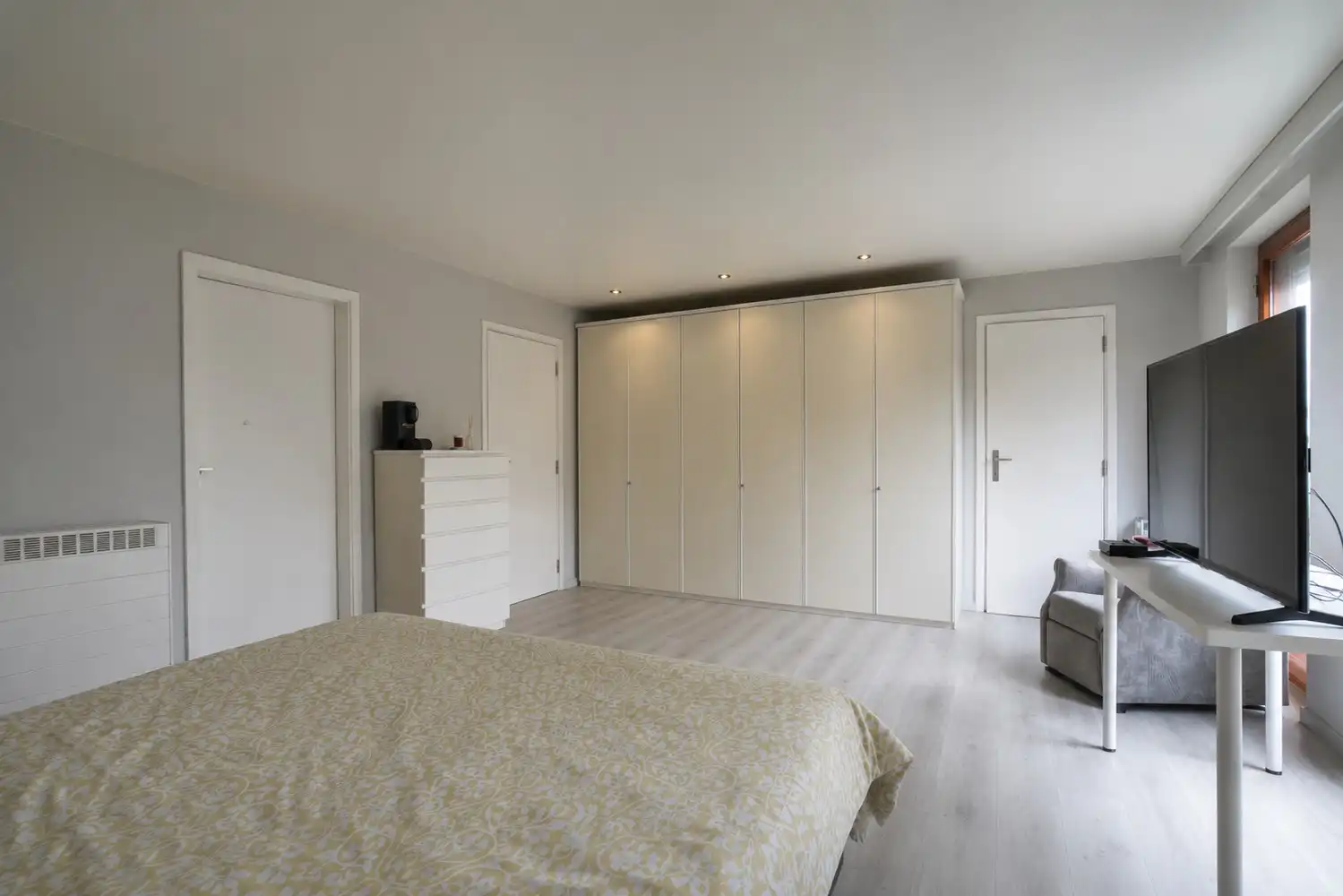 Royale gezinswoning met 4 slaapkamers op toplocatie, inclusief naastliggend perceel grond foto 15