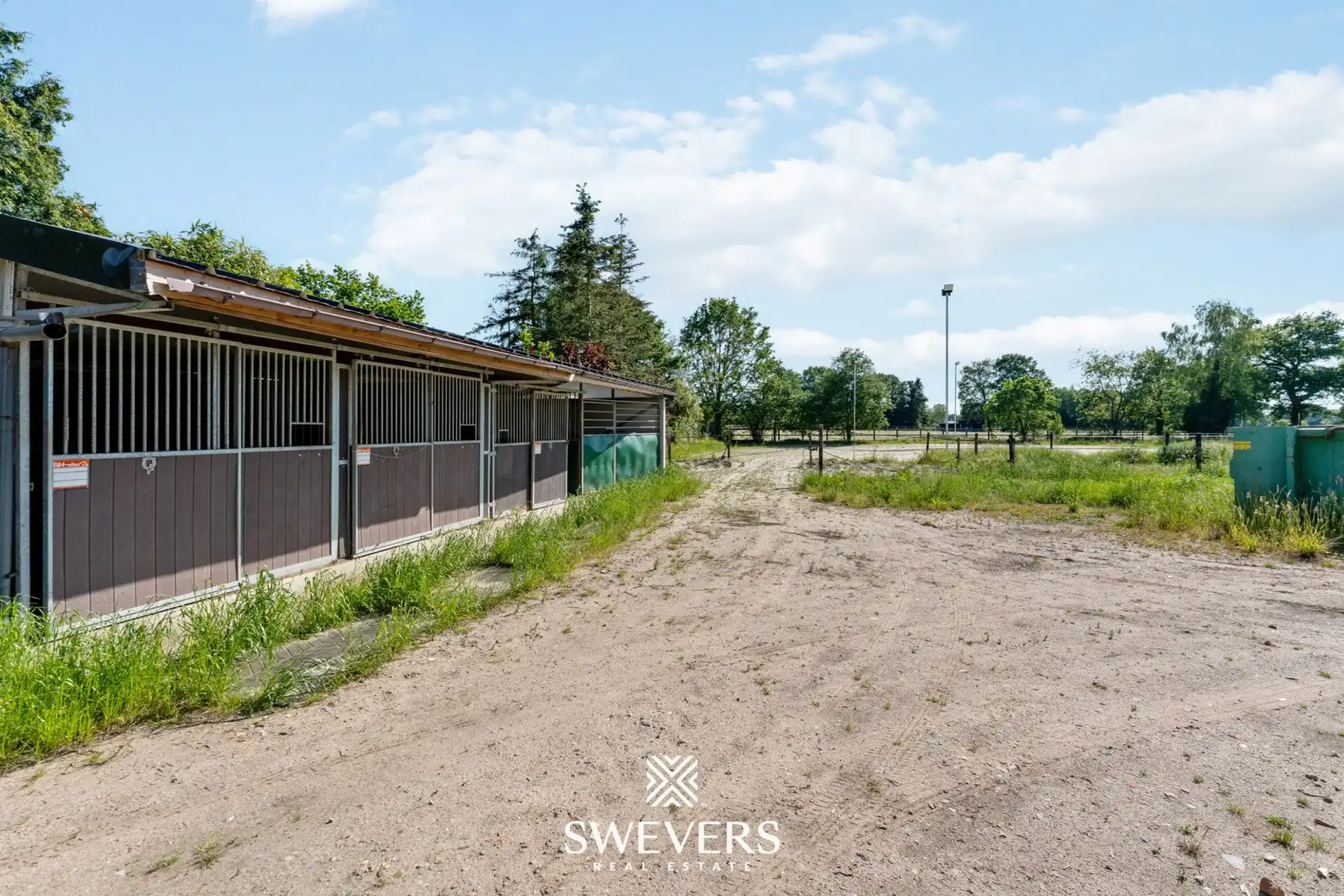 Ruime open bebouwing met 6 slaapkamers, vergunde paardenstallen op groen perceel van 71 are: foto 24