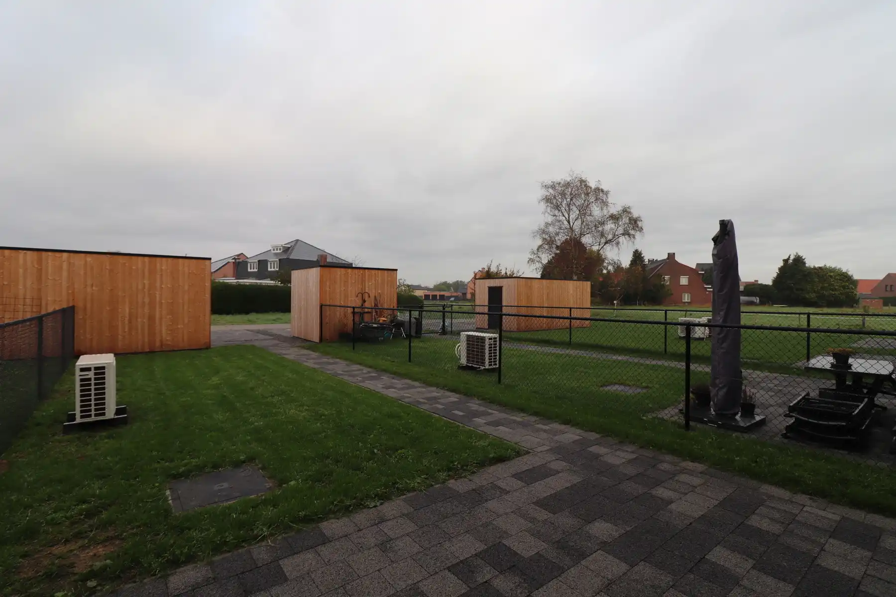 Nieuwbouwwoning met 3 slaapkamers, zolder, tuin en 2 autostaanplaatsen. foto 19