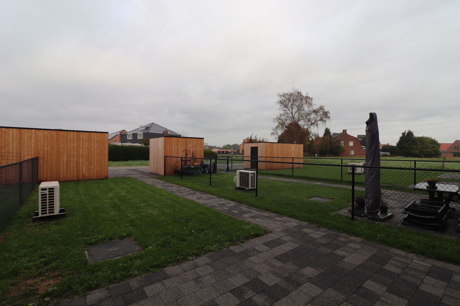 Nieuwbouwwoning met 3 slaapkamers, zolder, tuin en 2 autostaanplaatsen. foto 19